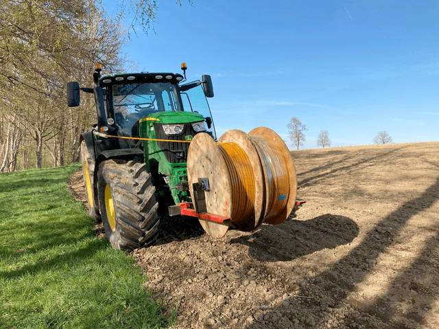 Traktor bei Erdarbeiten